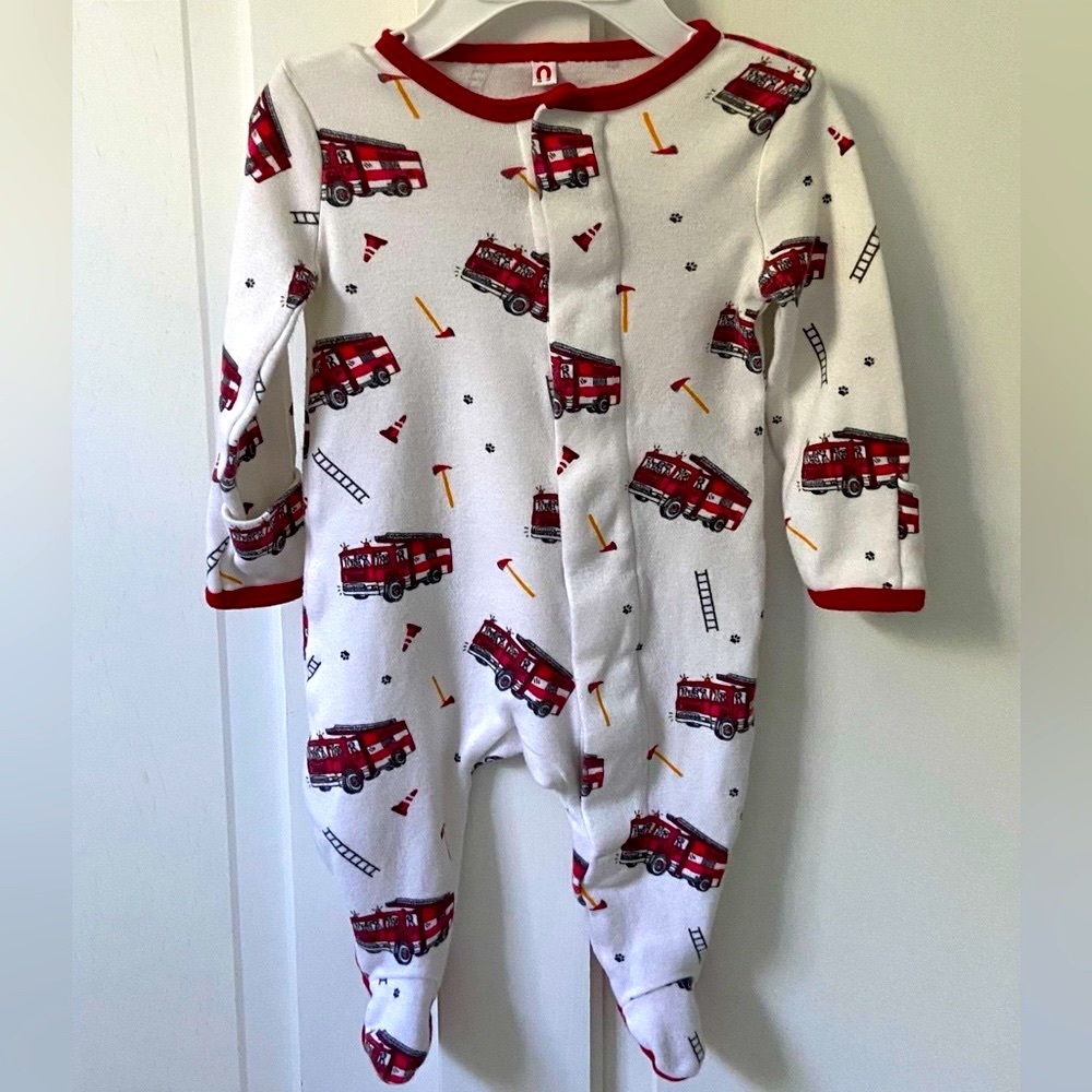 💙 2 /$22 MAGNETIC ME fire truck sleeper footie EUC